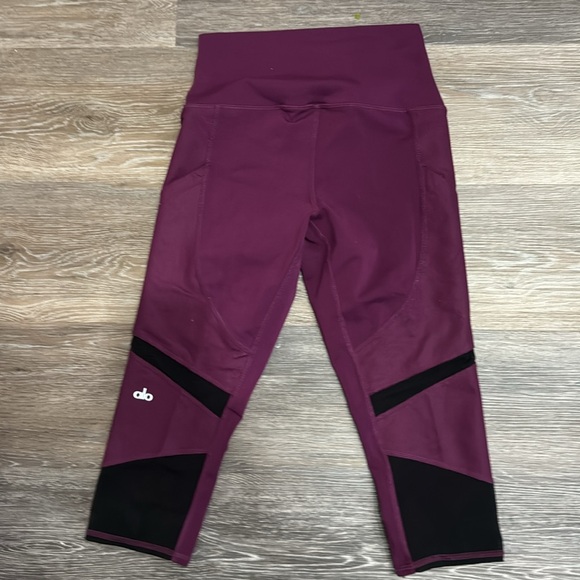 Alo Yoga dark purple black mesh high rise pockets yoga pants leggings capri S - Picture 6 of 6